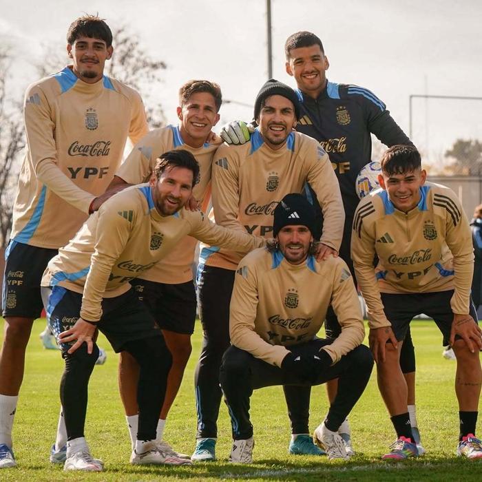 关于拜仁今日表现抢眼，梅西整场无解，教练赛后亲自拥抱的信息