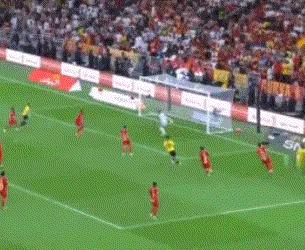 战术奏效！阿森纳双翼齐飞压制本泽马整场无力还手！的简单介绍