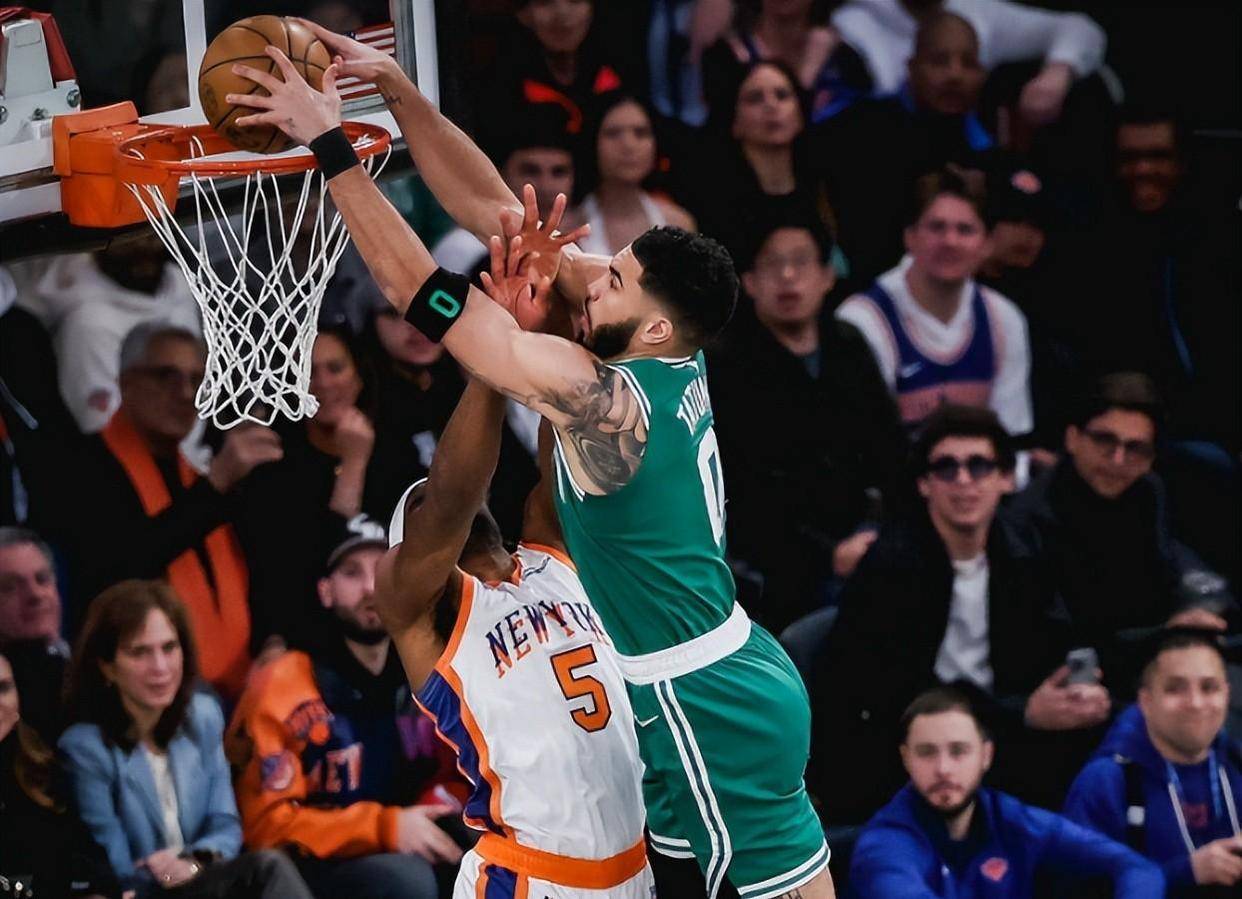  塔图姆迎来十二赛季高光表现，FPX球迷沸腾！