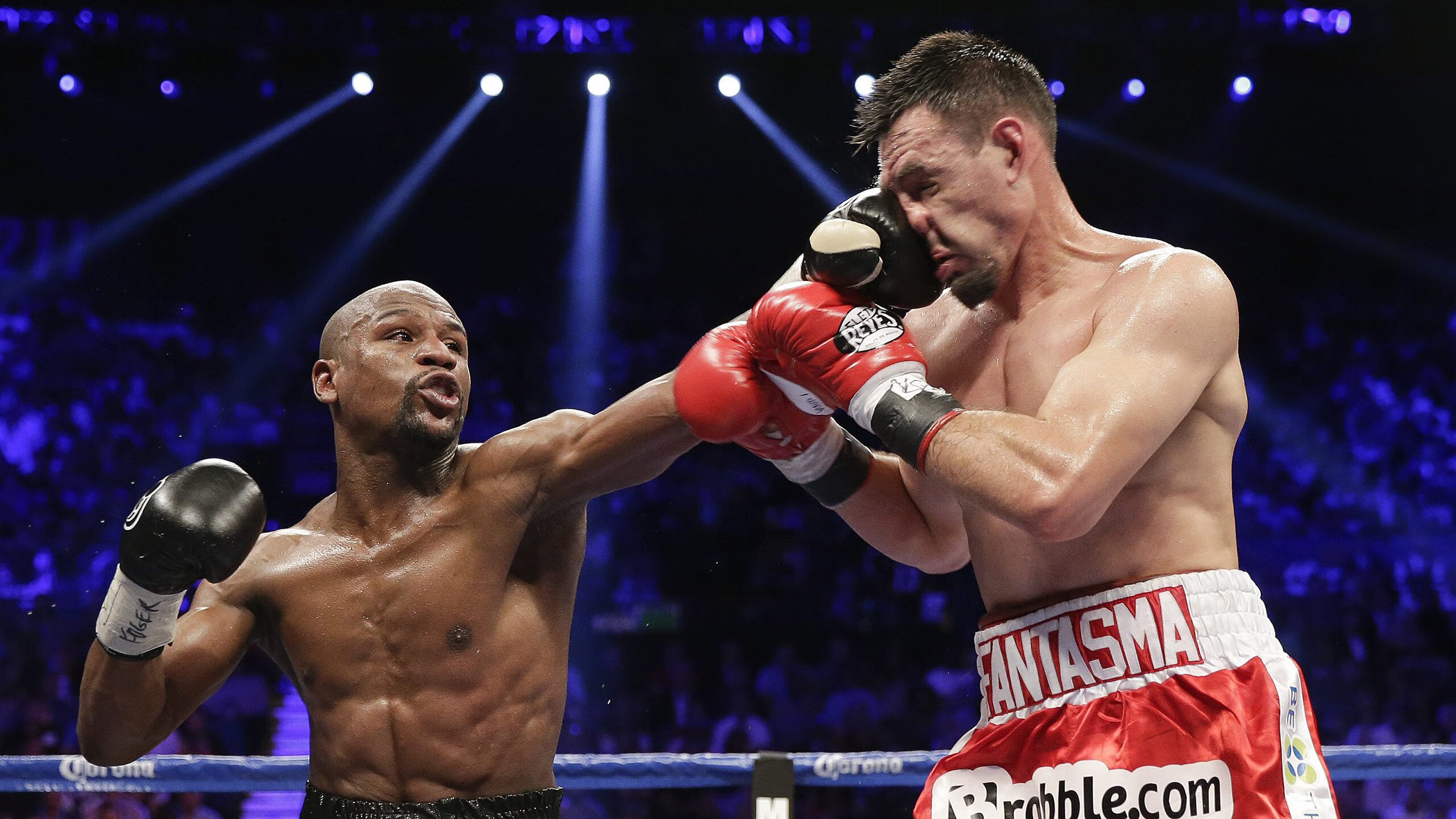 电竞赛场焦点！意大利队对阵美国队，压哨绝杀，引爆全场观众欢呼